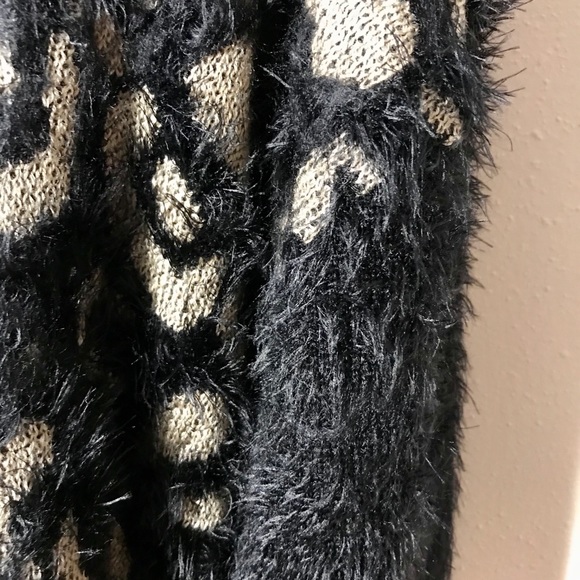 Joseph A Animal Print Sweater - Picture 4 of 7